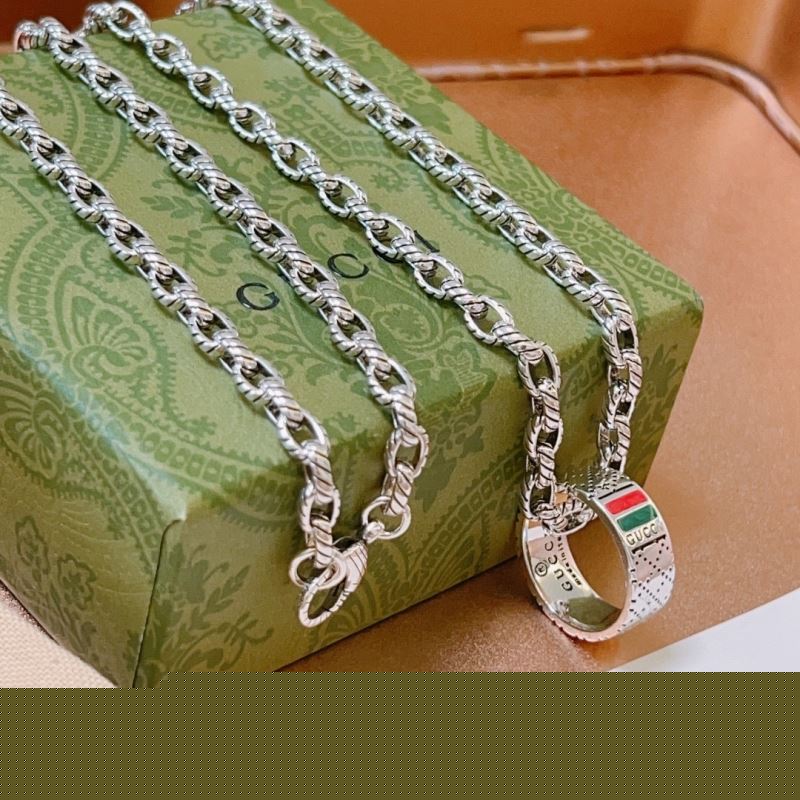 G*u*i necklaces